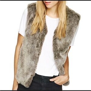 Talula Aritzia Park Slope Faux Fur Vest Women size S